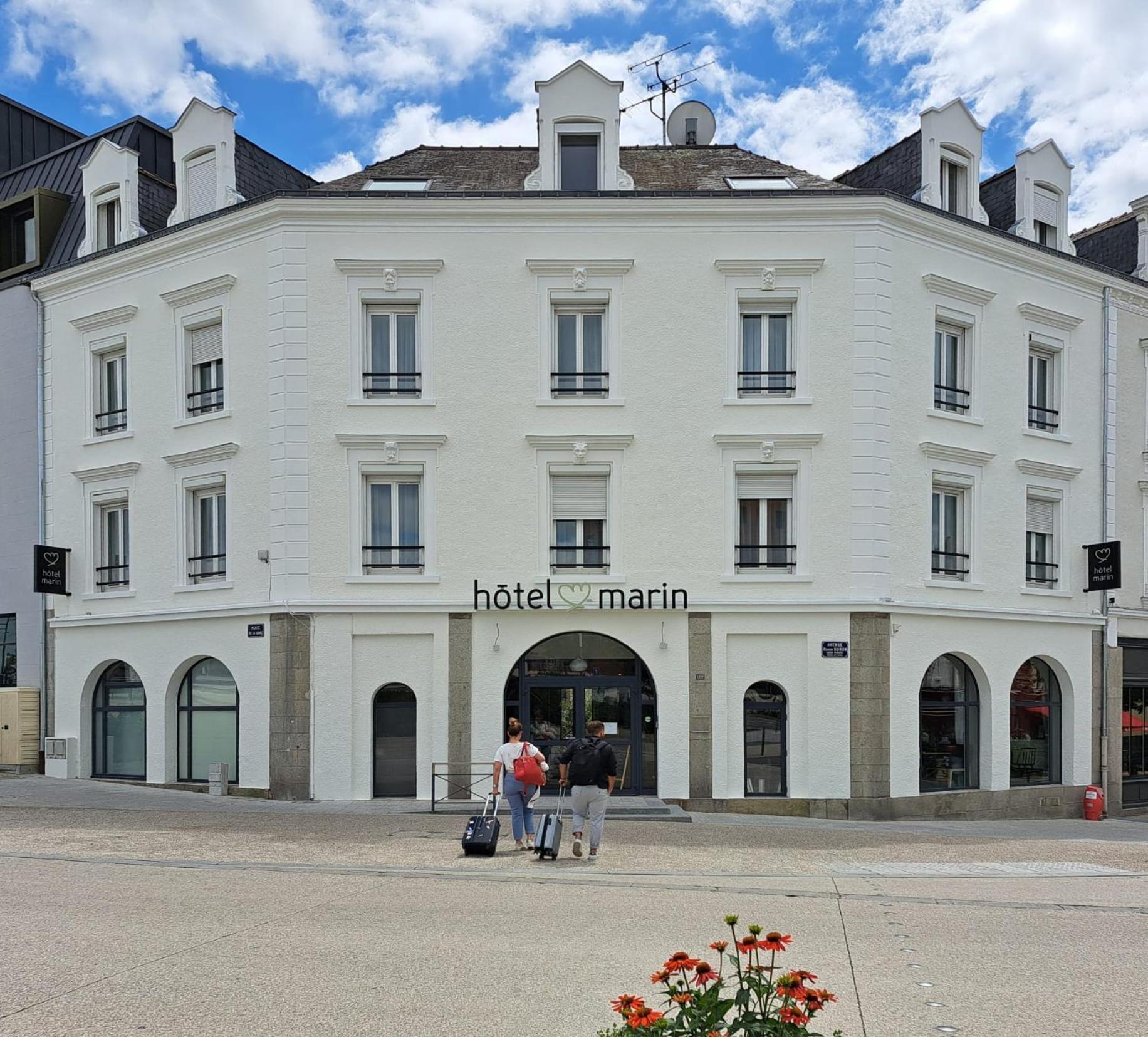 Hotel Et Apparts Marin Laval  Luaran gambar