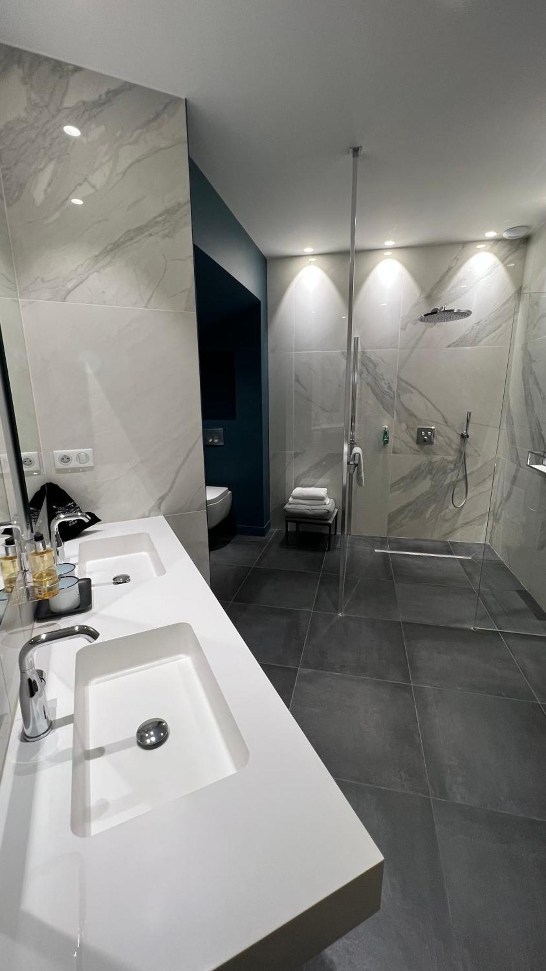 Hotel Et Apparts Marin Laval  Luaran gambar
