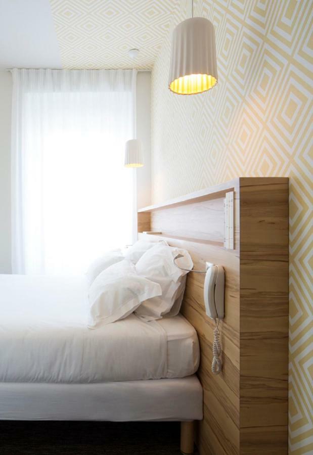Hotel Et Apparts Marin Laval  Luaran gambar